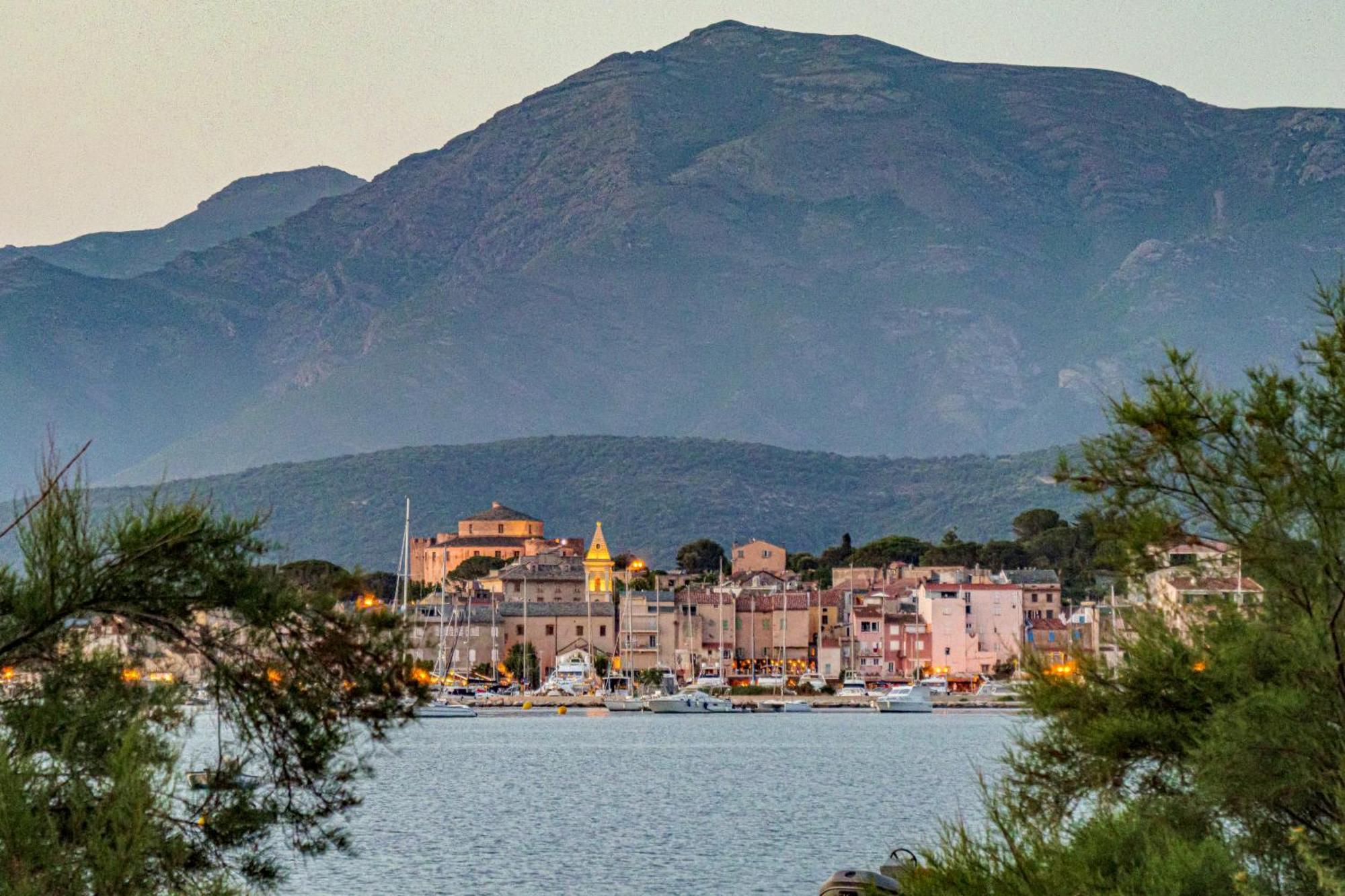 U Pezzo Hotel Saint-Florent  Kültér fotó